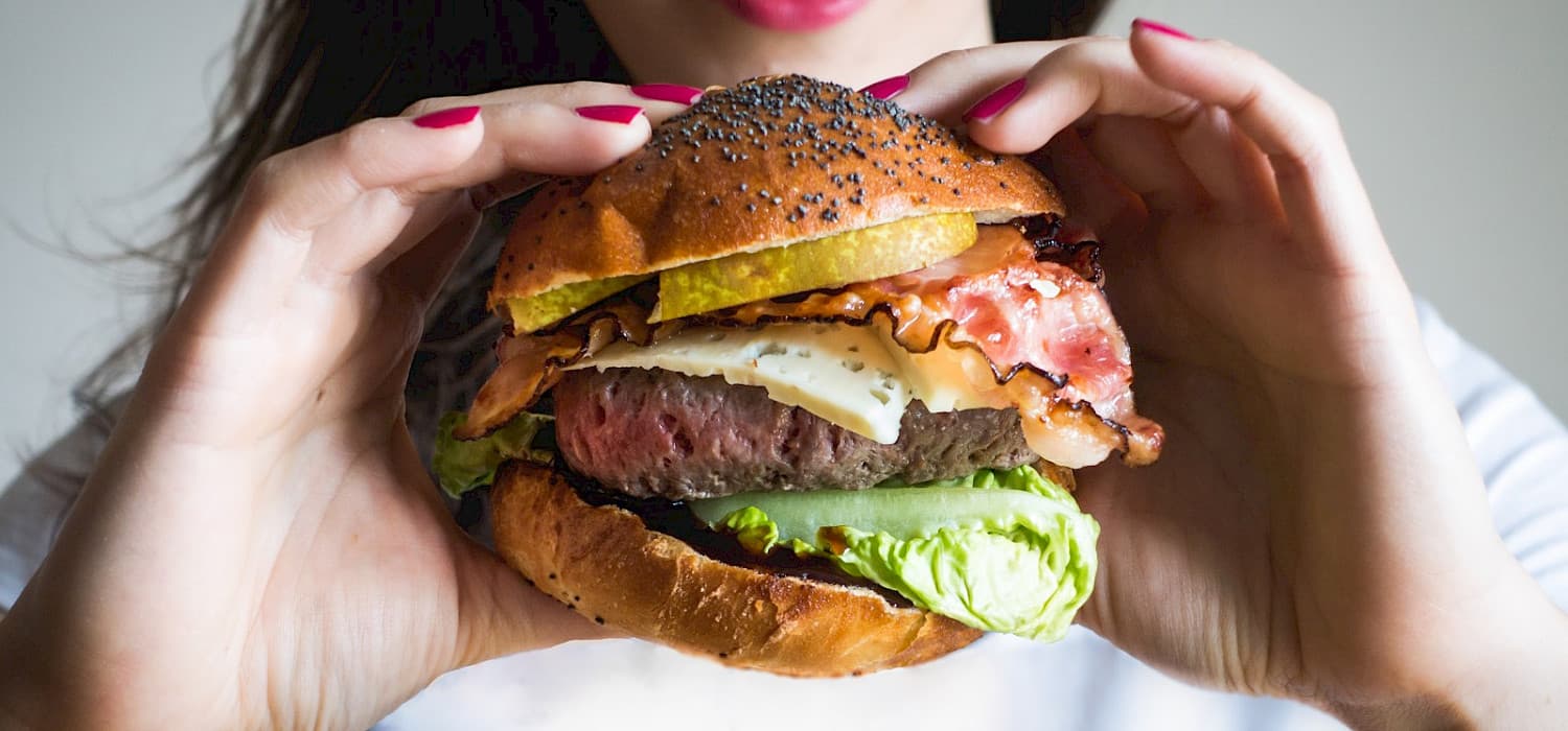 5 SIGNS YOU HAVE AN UNHEALTHY RELATIONSHIP WITH FOOD